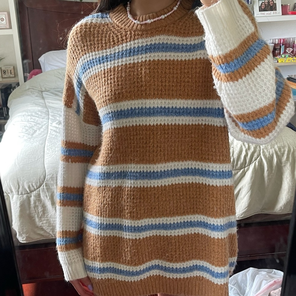 AMERICAN EAGLE SWEATER
